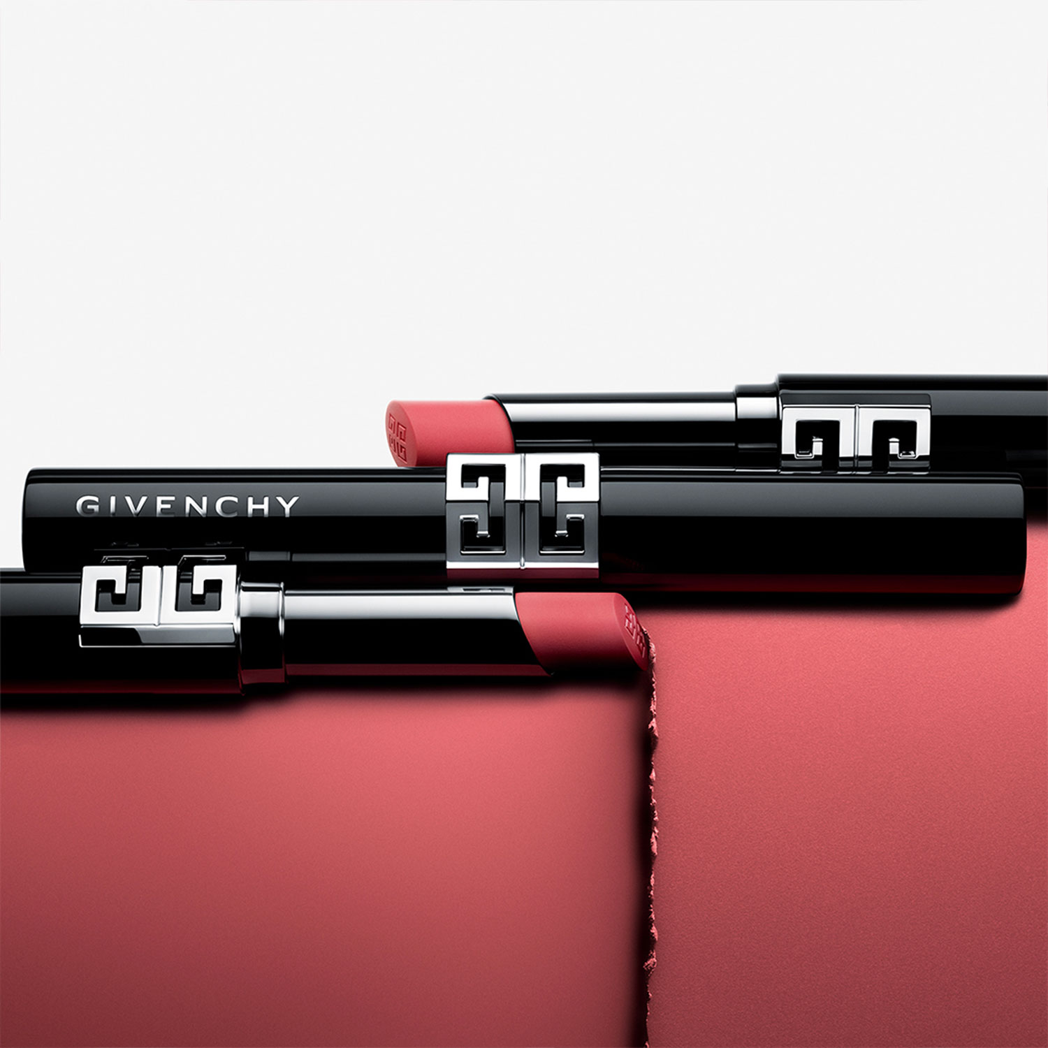 LE ROUGE VELVET MATTE (LABIAL MATE DE LARGA DURACIÓN CON EFECTO VOLUMINIZADOR)